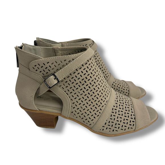 NEW Easy Street Carrigan Sandals Taupe Cut out Booties Open Toe Block Heel Shoes - Picture 2 of 13